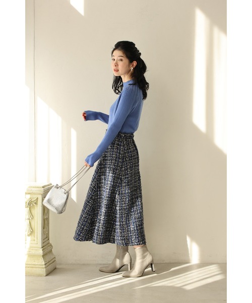 cawaii(カワイイ)の「降り注ぐオーロラビジューの流線ラインリブカットソートップス(Tシャツ/カットソー・レディース・グレー/ブルー/アイボリー/ブラック・FREE)」の8枚目の写真