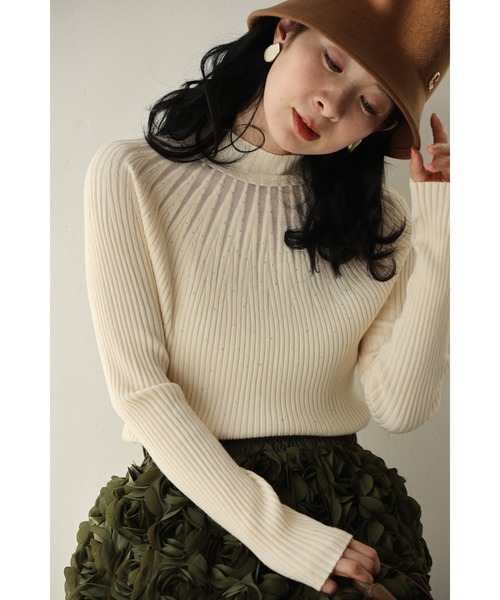 cawaii(カワイイ)の「降り注ぐオーロラビジューの流線ラインリブカットソートップス(Tシャツ/カットソー・レディース・グレー/ブルー/アイボリー/ブラック・FREE)」の6枚目の写真