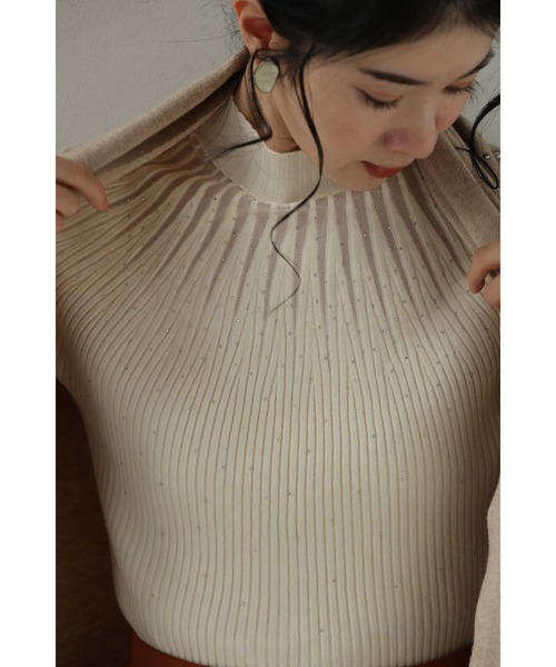 cawaii(カワイイ)の「降り注ぐオーロラビジューの流線ラインリブカットソートップス(Tシャツ/カットソー・レディース・グレー/ブルー/アイボリー/ブラック・FREE)」の22枚目の写真