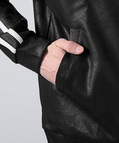 LUXSTYLE(ラグスタイル)の「レザー風ダンボールニットトラックジャケット(ジャージ・メンズ・ブラック/ブラック系その他・M/L)」の11枚目の写真