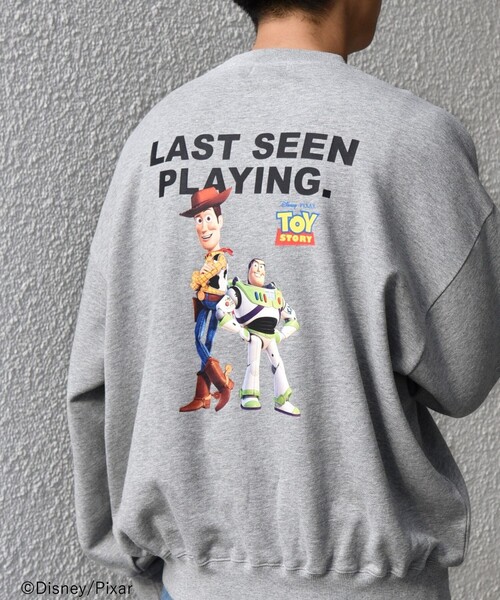 Disney(ディズニー)の「SHIPS any: <TOY STORY> グラフィック プリント スウェット◇(スウェット・メンズ・ダークグレー/ネイビー/グレー・MEDIUM/LARGE/X-LARGE)」の2枚目の写真