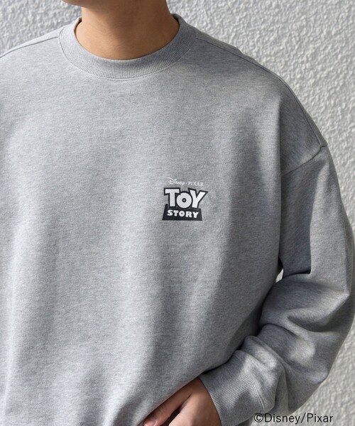 Disney(ディズニー)の「SHIPS any: <TOY STORY> グラフィック プリント スウェット◇(スウェット・メンズ・ダークグレー/ネイビー/グレー・MEDIUM/LARGE/X-LARGE)」の7枚目の写真