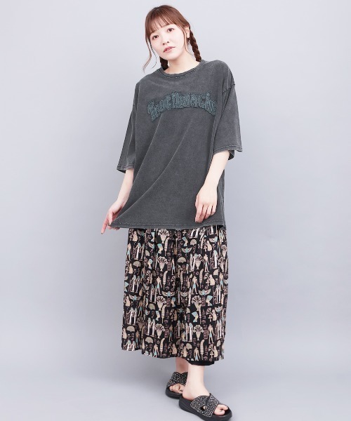 チチカカ（チチカカ）の「ロゴパッチスノーウォッシュビッグTシャツ（Tシャツ/カットソー・メンズ・チャコールグレー/ブラック・FREE）」の4枚目の写真
