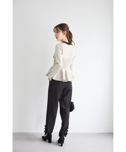 tocco closet(トッコ クローゼット)の「ビジュー釦付きボウタイリボンペプラムニットプルオーバー(ニット/セーター・レディース・ラベンダー/ライトベージュ/ブラック・M)」の11枚目の写真