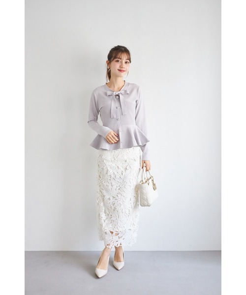 tocco closet(トッコ クローゼット)の「ビジュー釦付きボウタイリボンペプラムニットプルオーバー(ニット/セーター・レディース・ラベンダー/ライトベージュ/ブラック・M)」の15枚目の写真