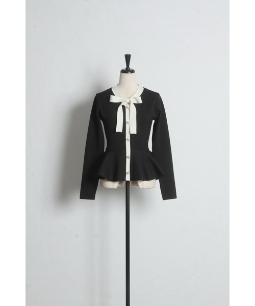 tocco closet(トッコ クローゼット)の「ビジュー釦付きボウタイリボンペプラムニットプルオーバー(ニット/セーター・レディース・ラベンダー/ライトベージュ/ブラック・M)」の22枚目の写真