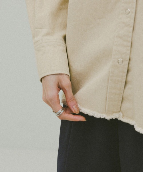 GLOBAL WORK（グローバルワーク）の「GOODデニムカラーシャツ/624975（シャツ/ブラウス・レディース・ピンク/ラベンダー/ベージュ・MEDIUM/LARGE）」の12枚目の写真