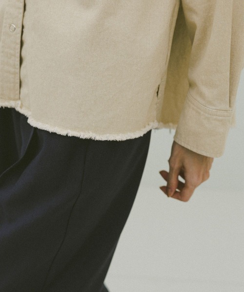 GLOBAL WORK（グローバルワーク）の「GOODデニムカラーシャツ/624975（シャツ/ブラウス・レディース・ピンク/ラベンダー/ベージュ・MEDIUM/LARGE）」の13枚目の写真