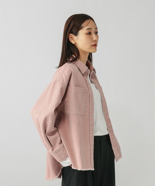 GLOBAL WORK（グローバルワーク）の「GOODデニムカラーシャツ/624975（シャツ/ブラウス・レディース・ピンク/ラベンダー/ベージュ・MEDIUM/LARGE）」の22枚目の写真