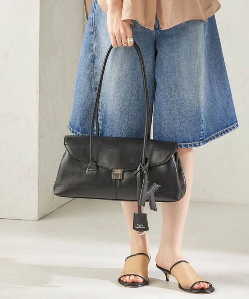 SHIPS(シップス)の「【WEB限定】George Cinq:SHOULDER BAG(L)(ショルダーバッグ・レディース・キャメル/ブラック・ONE SIZE)」の2枚目の写真