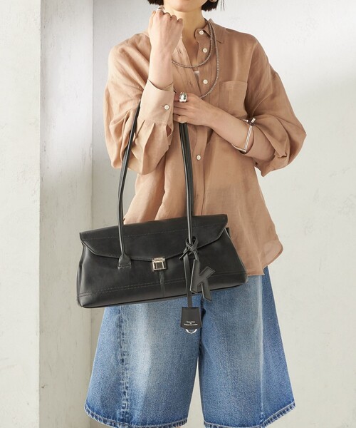 SHIPS(シップス)の「【WEB限定】George Cinq:SHOULDER BAG(L)(ショルダーバッグ・レディース・キャメル/ブラック・ONE SIZE)」の3枚目の写真