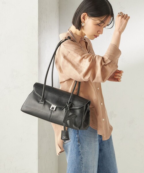 SHIPS(シップス)の「【WEB限定】George Cinq:SHOULDER BAG(L)(ショルダーバッグ・レディース・キャメル/ブラック・ONE SIZE)」の4枚目の写真