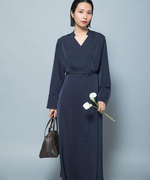 URBAN RESEARCH ROSSO WOMEN（アーバンリサーチ　ロッソ）の「ベルト付カシュクールサテンワンピース（ワンピース・レディース・グレー系その他/ネイビー・FREE）」の17枚目の写真