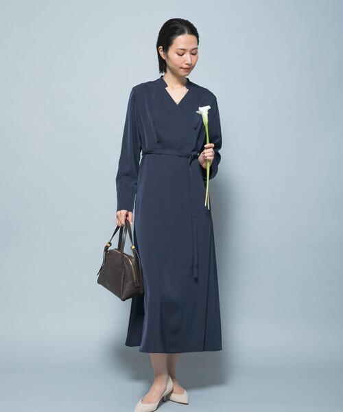 URBAN RESEARCH ROSSO WOMEN（アーバンリサーチ　ロッソ）の「ベルト付カシュクールサテンワンピース（ワンピース・レディース・グレー系その他/ネイビー・FREE）」の18枚目の写真