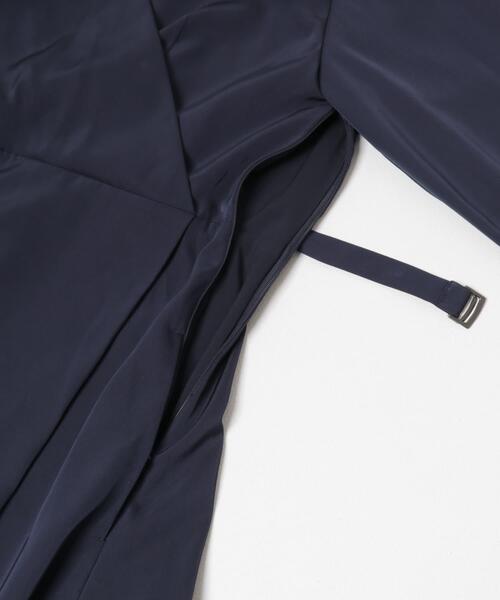 URBAN RESEARCH ROSSO WOMEN（アーバンリサーチ　ロッソ）の「ベルト付カシュクールサテンワンピース（ワンピース・レディース・グレー系その他/ネイビー・FREE）」の5枚目の写真