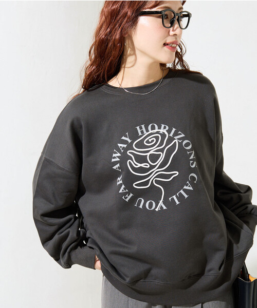 FREAK'S STORE(フリークスストア)の「限定展開 バラ コード刺繍 × サークル ロゴ プリント スウェット(スウェット・レディース・ブルー/スミクロ/ナチュラル/ライトグレー・フリ-)」の2枚目の写真