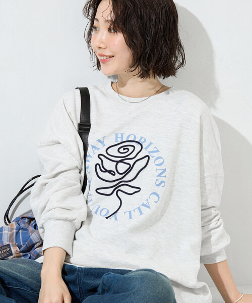 FREAK'S STORE(フリークスストア)の「限定展開 バラ コード刺繍 × サークル ロゴ プリント スウェット(スウェット・レディース・ブルー/スミクロ/ナチュラル/ライトグレー・フリ-)」の3枚目の写真
