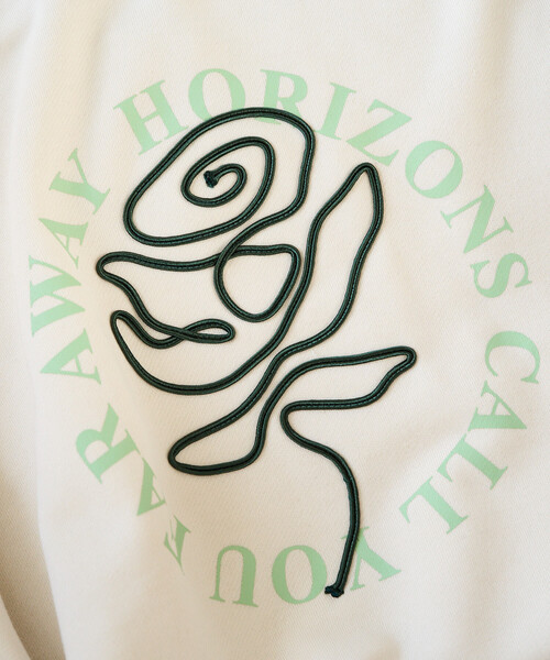 FREAK'S STORE(フリークスストア)の「限定展開 バラ コード刺繍 × サークル ロゴ プリント スウェット(スウェット・レディース・ブルー/スミクロ/ナチュラル/ライトグレー・フリ-)」の7枚目の写真