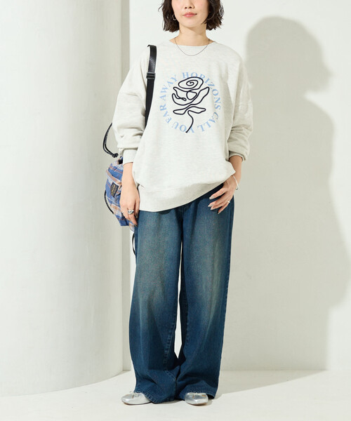 FREAK'S STORE(フリークスストア)の「限定展開 バラ コード刺繍 × サークル ロゴ プリント スウェット(スウェット・レディース・ブルー/スミクロ/ナチュラル/ライトグレー・フリ-)」の11枚目の写真