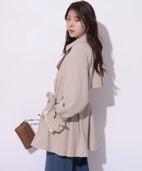 Rirandture（リランドチュール）の「バックフレアミドルトレンチコート（ダウンジャケット/コート・レディース・ピンクベージュ・2/1/0）」の3枚目の写真