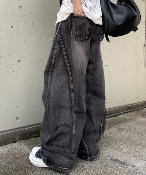 lilful(リルフル)の「【26年春夏新作】ウォッシュ加工 ダメージカーブシルエット バレルレッグ ワイドバギーデニムパンツ(デニムパンツ・メンズ・ブラック・M/L)」の4枚目の写真