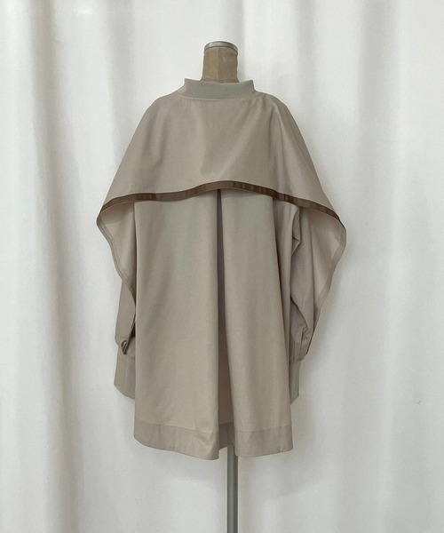 Q（キュー）の「バックテープラインブルゾン（ブルゾン・レディース・ベージュ/ブラック・MEDIUM）」の5枚目の写真