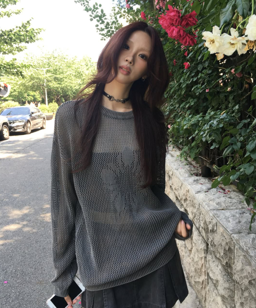 ULKIN(ウルキン)の「伝統染色感、墨ムングンクロシェプルオーバーニット_ブラウン(ニット/セーター・レディース・ダークブラウン・ONE)」の1枚目の写真