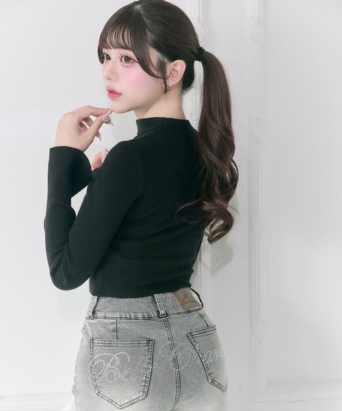 OLIVE des OLIVE（オリーブデオリーブ）の「【Belle Charme】Choker Design Rib Knit（ニット/セーター・レディース・ベージュ/ブラック/トップグレー・FREE）」の5枚目の写真