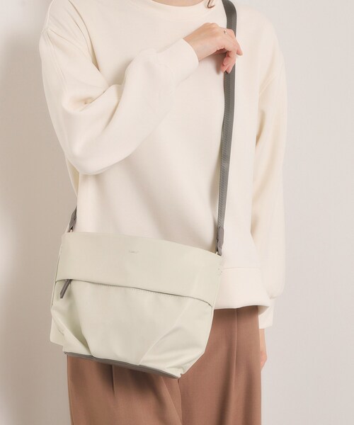 ITS'DEMO(イッツデモ)の「【収納アドバイザー監修】合皮コンビショルダー(ショルダーバッグ・レディース・ブラック/ライトベージュ/アイボリー・00)」の1枚目の写真