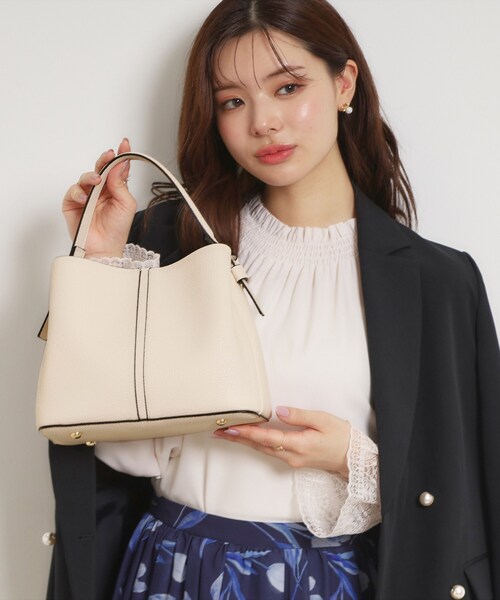 couture brooch（クチュールブローチ）の「2wayレザー調ハンドバッグ（ショルダーバッグ・レディース・ベージュ/チャコールグレー/オフホワイト・00）」の21枚目の写真