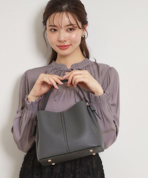 couture brooch（クチュールブローチ）の「2wayレザー調ハンドバッグ（ショルダーバッグ・レディース・ベージュ/チャコールグレー/オフホワイト・00）」の5枚目の写真