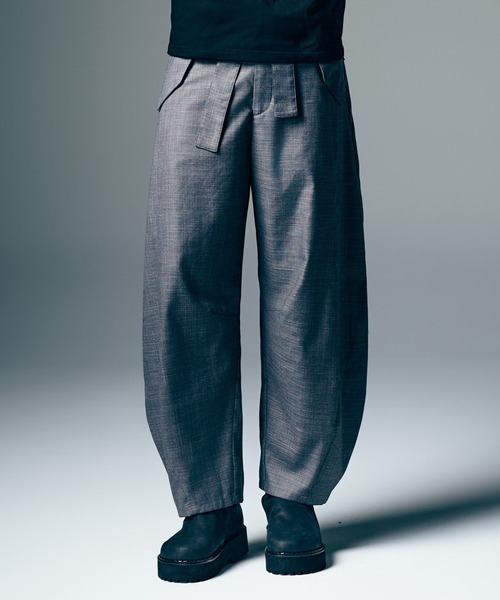 glamb(グラム)の「Barrel Belt Slacks / バレルベルトスラックス(スラックス・メンズ・ブラウン/ブラック/グレー・S/M/L)」の1枚目の写真