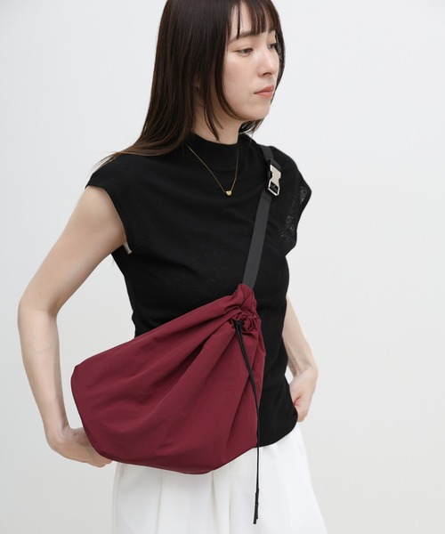 select MOCA（セレクトモカ）の「ワンショルダーナイロンバッグ（バックパック/リュック・レディース・ネイビー/ベージュ/ボルドー・FREE）」の6枚目の写真