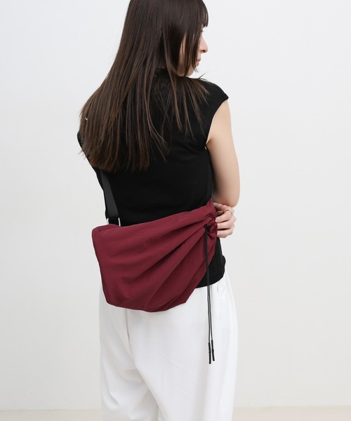 select MOCA（セレクトモカ）の「ワンショルダーナイロンバッグ（バックパック/リュック・レディース・ネイビー/ベージュ/ボルドー・FREE）」の5枚目の写真