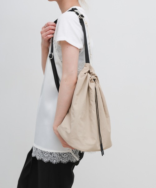 select MOCA（セレクトモカ）の「ワンショルダーナイロンバッグ（バックパック/リュック・レディース・ネイビー/ベージュ/ボルドー・FREE）」の8枚目の写真