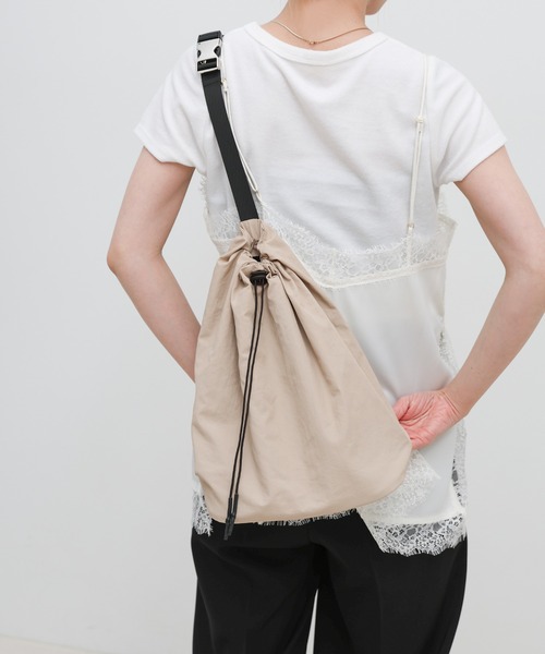 select MOCA（セレクトモカ）の「ワンショルダーナイロンバッグ（バックパック/リュック・レディース・ネイビー/ベージュ/ボルドー・FREE）」の4枚目の写真