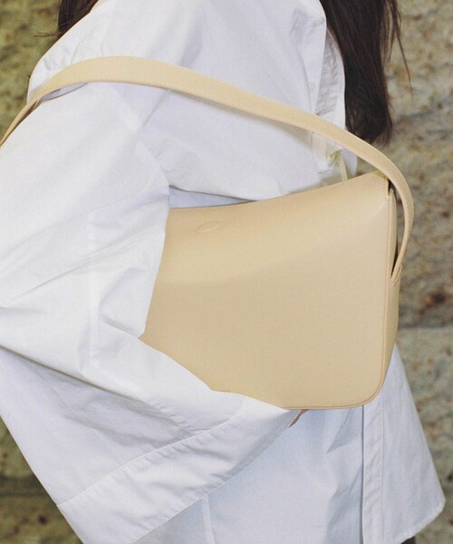 ADAM ET ROPE'（アダムエロペ）の「【PFT】Flap medium Bag（ショルダーバッグ・レディース・ブラック/クリーム・FREE）」の3枚目の写真