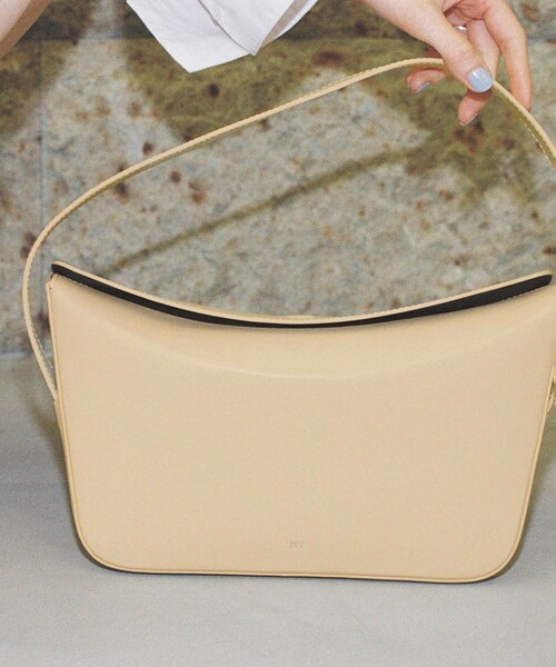 ADAM ET ROPE'（アダムエロペ）の「【PFT】Flap medium Bag（ショルダーバッグ・レディース・ブラック/クリーム・FREE）」の5枚目の写真