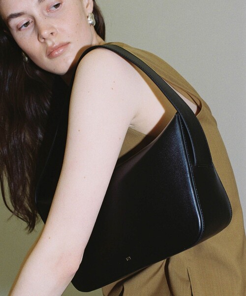 ADAM ET ROPE'（アダムエロペ）の「【PFT】Flap medium Bag（ショルダーバッグ・レディース・ブラック/クリーム・FREE）」の6枚目の写真