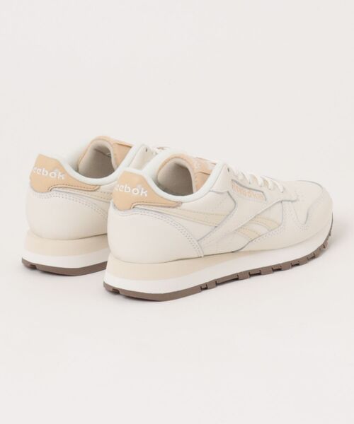 ASBee(アスビー)の「Reebok リーボック CLASSIC LEATHER レディースレザースニーカー(クラシックレザー) 146414 100245036 チョーク/ベージュ/ベージュ(スニーカー・レディース・アイボリー・23.0cm/25.0cm/24.5cm/24.0cm/23.5cm)」の2枚目の写真