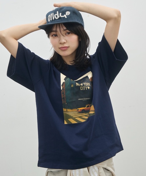 UNDERSTATEMENTs(アンダーステイトメント)の「【ユニセックス】アソートレトロシティプリントTシャツ/グラフィックデザイン(Tシャツ/カットソー・メンズ・グレー系その他/ブラック系その他2/ブラック/ブルー/チャコールグレー/ブラック系その他3/ブラック系その他/ホワイト系その他2/レッド/ホワイト系その他3/ホワイト系その他/ホワイト/ネイビー/ホワイト系その他5/ホワイト系その他6/ホワイト系その他7/ホワイト系その他4/ホワイト系/ホワイト系1/ホワイト系2・LARGE/MEDIUM)」の18枚目の写真