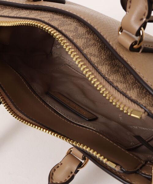 MICHAEL KORS(マイケルコース)の「ARDEN SM TZ MSGR Messenger(ショルダーバッグ・レディース・キャメル・FREE)」の4枚目の写真