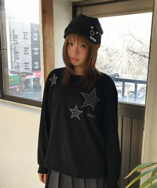 DAYDAY(デイデイ)の「スターズロゴ L/S Tシャツ(Tシャツ/カットソー・レディース・ブラック/ホワイト・M/L)」の2枚目の写真