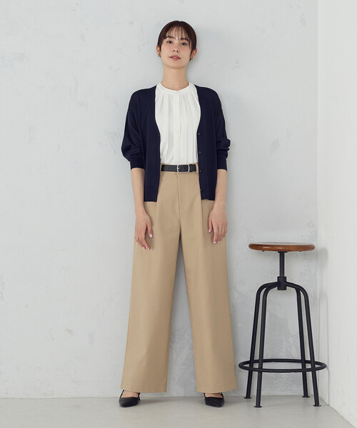 COMME CA ISM(コムサイズム)の「2WAYフレンチスリーブタックブラウス(シャツ/ブラウス・レディース・ホワイト/グレイッシュベージュ/ネイビー・LARGE/MEDIUM)」の4枚目の写真