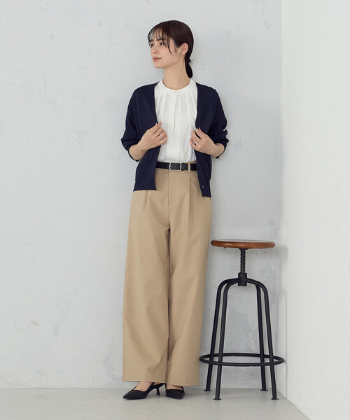 COMME CA ISM(コムサイズム)の「2WAYフレンチスリーブタックブラウス(シャツ/ブラウス・レディース・ホワイト/グレイッシュベージュ/ネイビー・LARGE/MEDIUM)」の5枚目の写真