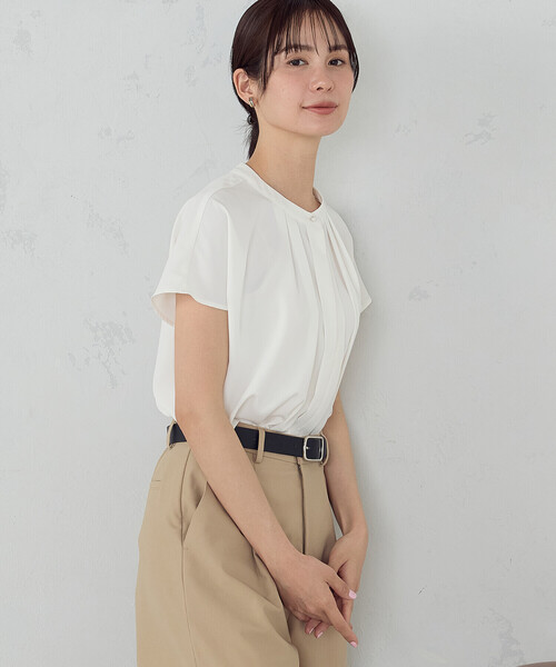 COMME CA ISM(コムサイズム)の「2WAYフレンチスリーブタックブラウス(シャツ/ブラウス・レディース・ホワイト/グレイッシュベージュ/ネイビー・LARGE/MEDIUM)」の7枚目の写真