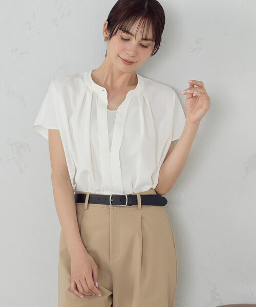 COMME CA ISM(コムサイズム)の「2WAYフレンチスリーブタックブラウス(シャツ/ブラウス・レディース・ホワイト/グレイッシュベージュ/ネイビー・LARGE/MEDIUM)」の8枚目の写真