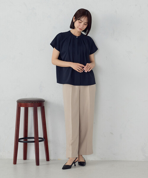 COMME CA ISM(コムサイズム)の「2WAYフレンチスリーブタックブラウス(シャツ/ブラウス・レディース・ホワイト/グレイッシュベージュ/ネイビー・LARGE/MEDIUM)」の10枚目の写真