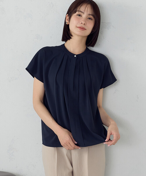 COMME CA ISM(コムサイズム)の「2WAYフレンチスリーブタックブラウス(シャツ/ブラウス・レディース・ホワイト/グレイッシュベージュ/ネイビー・LARGE/MEDIUM)」の11枚目の写真