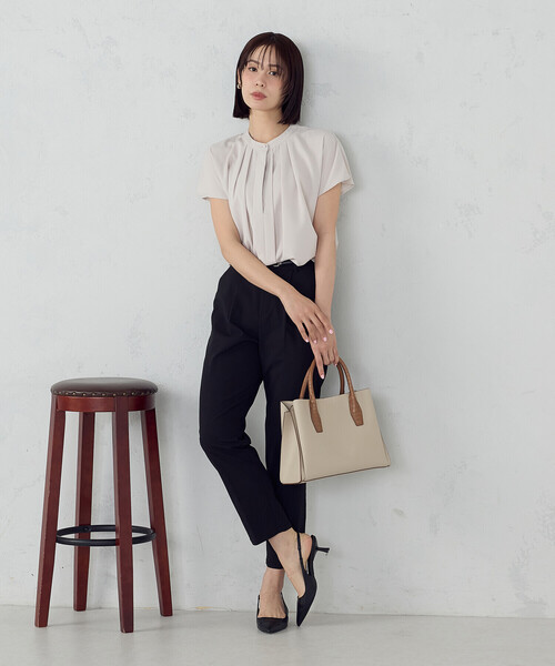 COMME CA ISM(コムサイズム)の「2WAYフレンチスリーブタックブラウス(シャツ/ブラウス・レディース・ホワイト/グレイッシュベージュ/ネイビー・LARGE/MEDIUM)」の12枚目の写真